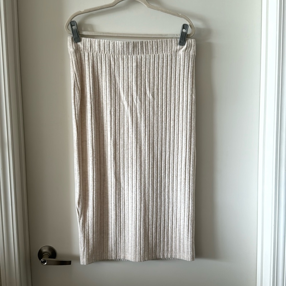 EUC Universal Thread Rib Knit Pull-On Skirt